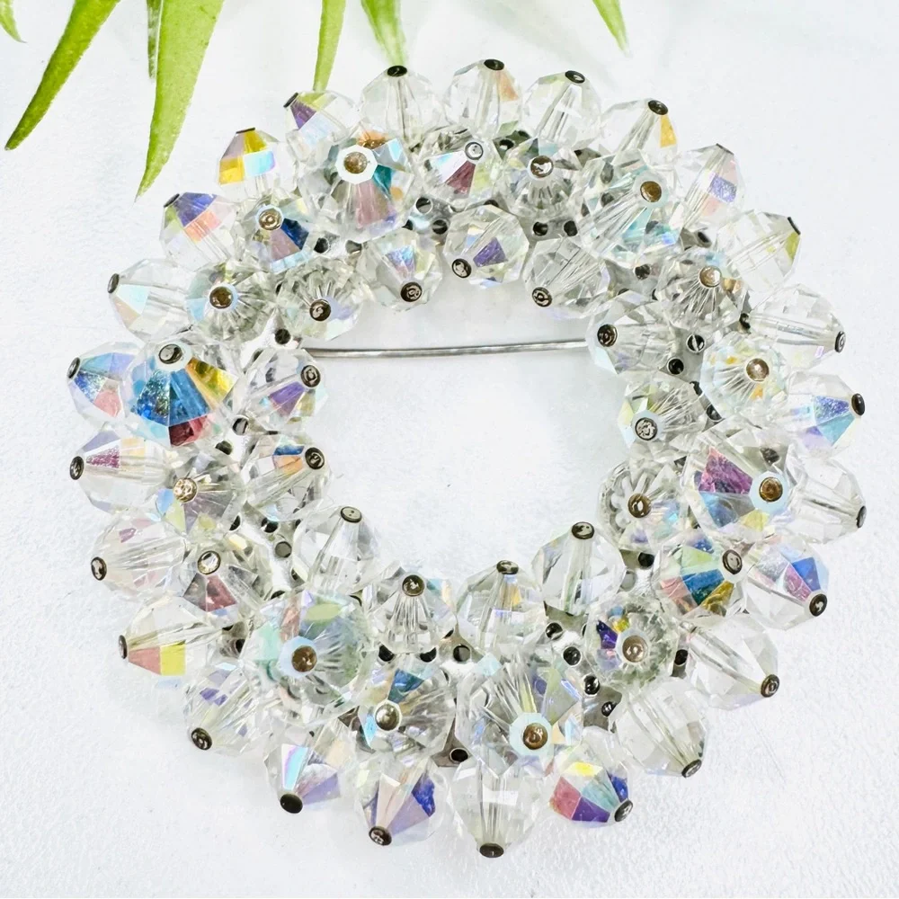 Vintage 50s Retro Aurora Borealis Faceted Crystal Bead Wreath Circle Brooch Pin